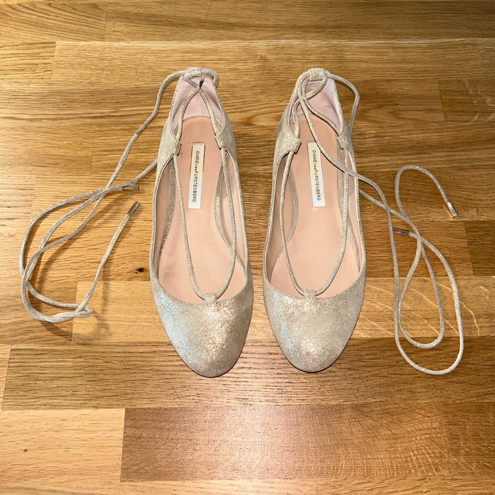 DVF Diane Von Furstenberg Gold Ballet Flats with Ankle Tie Up Size 6.5